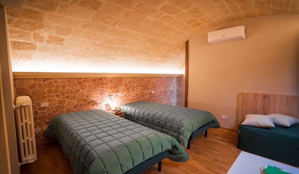 Standard Triple Room - Photo 4