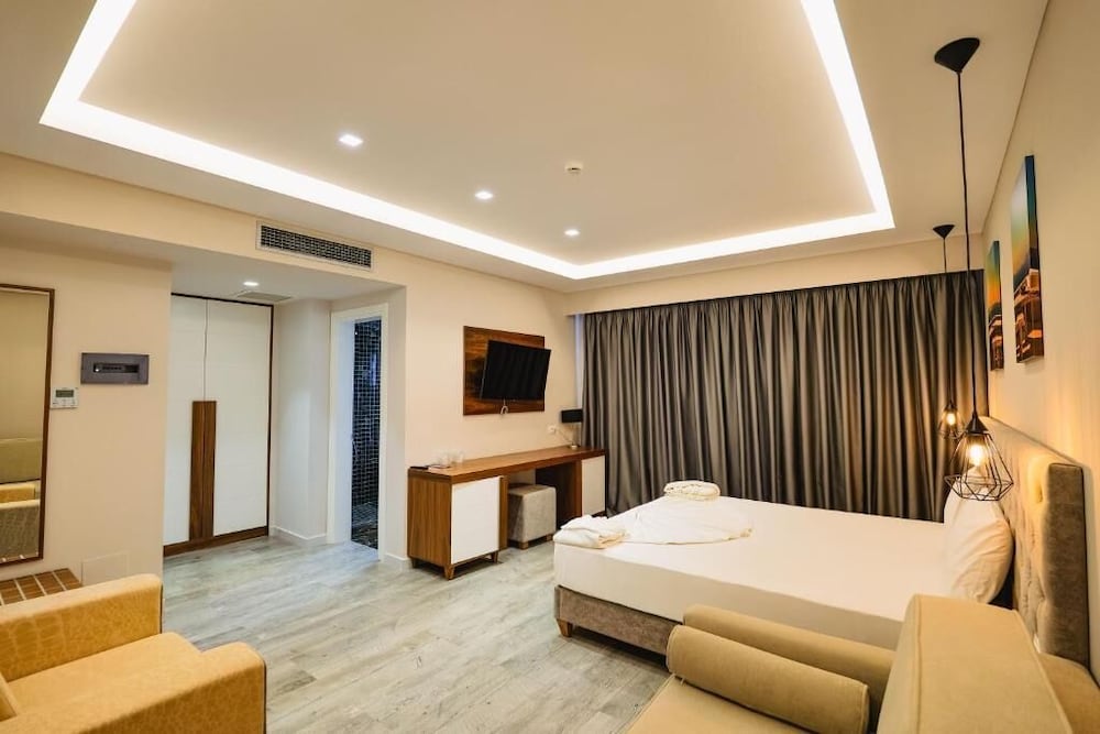 Family Room, Balcony photo 1