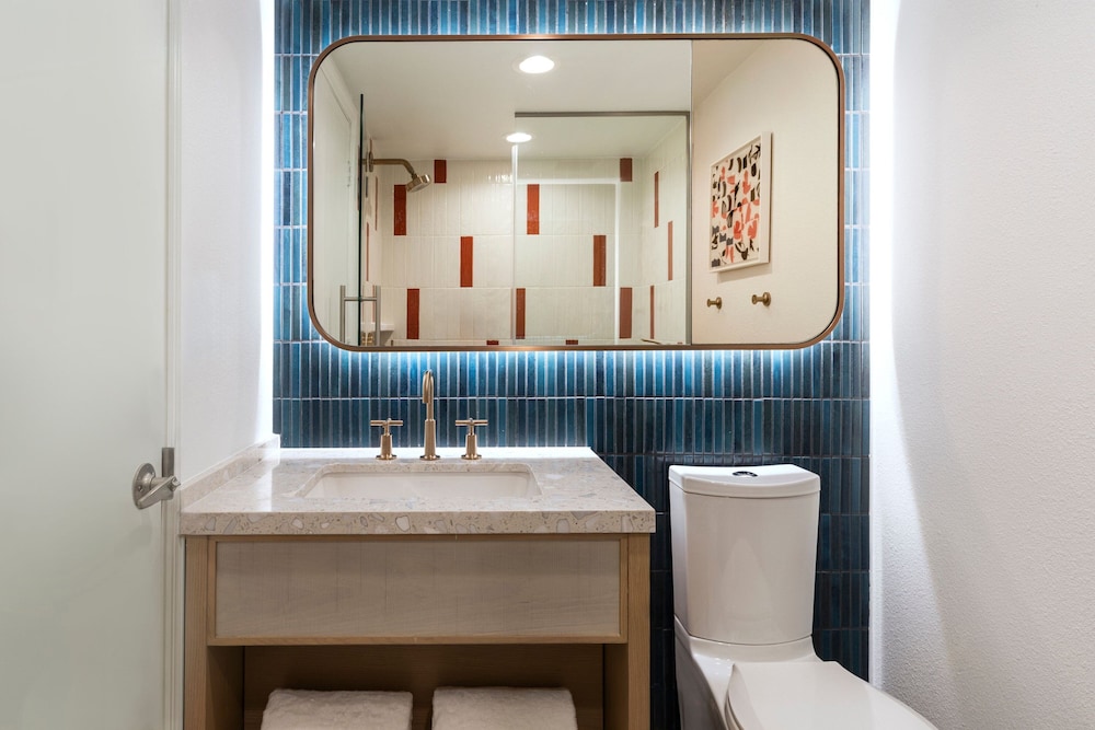 Room, 1 King Bed, Ocean View (balcony)