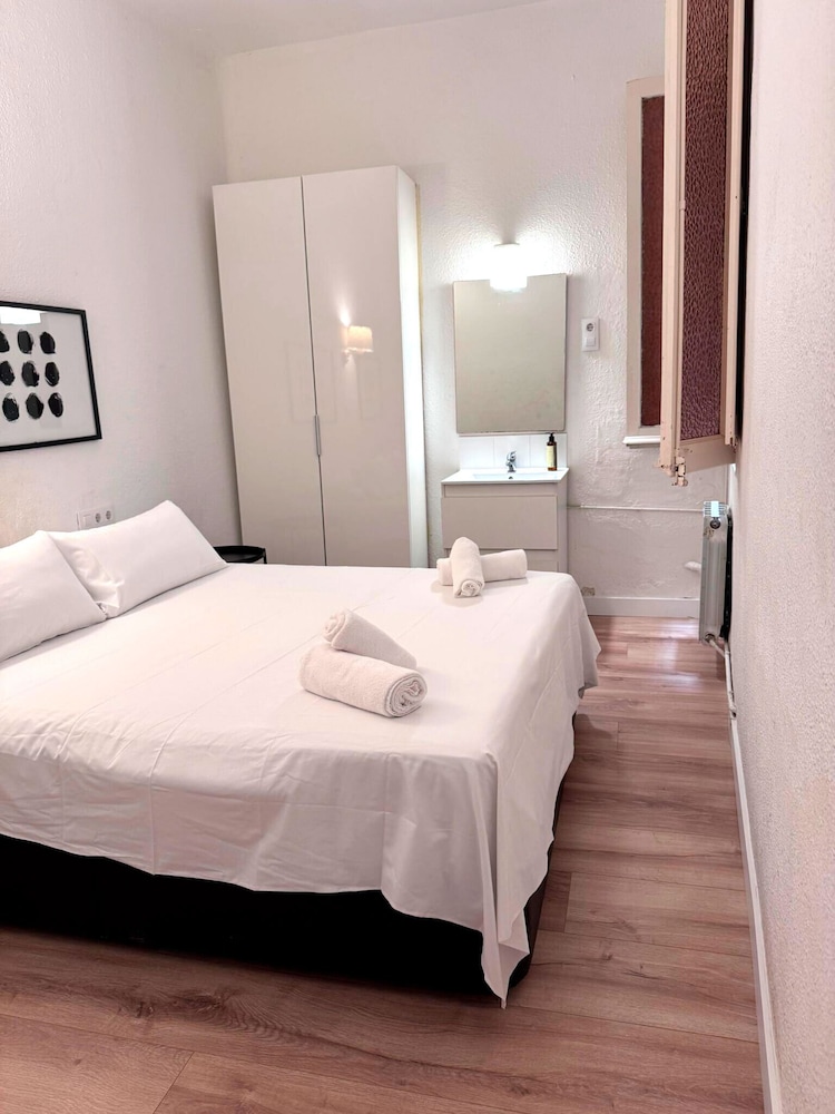 Basic Double Room, Courtyard View photo 2