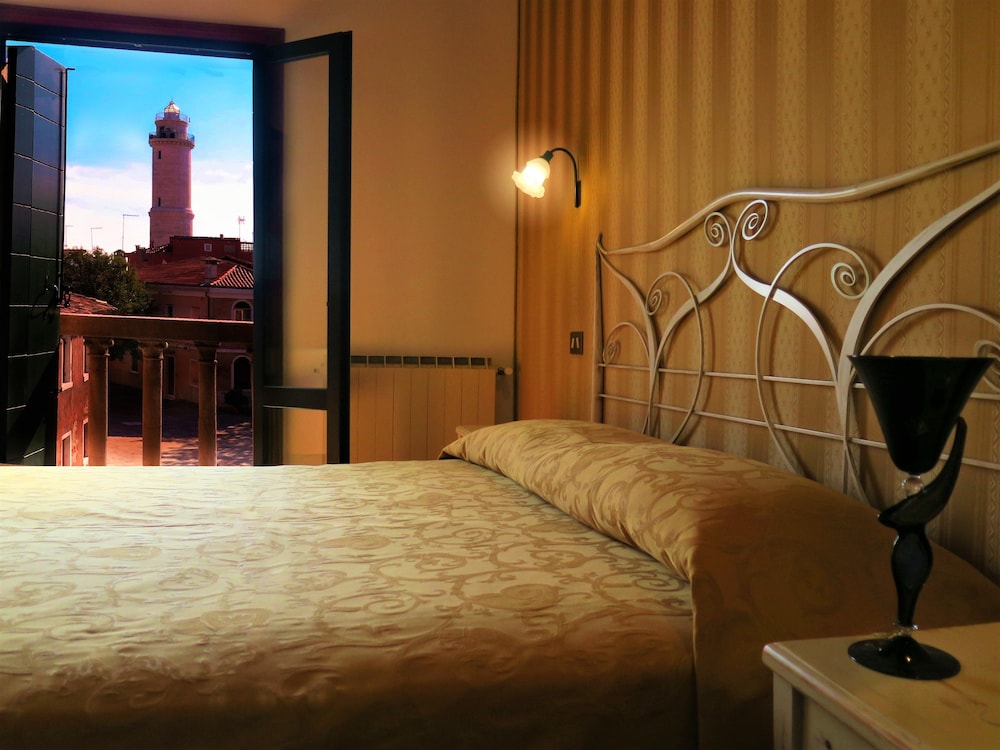 Superior Double or Twin Room photo 3