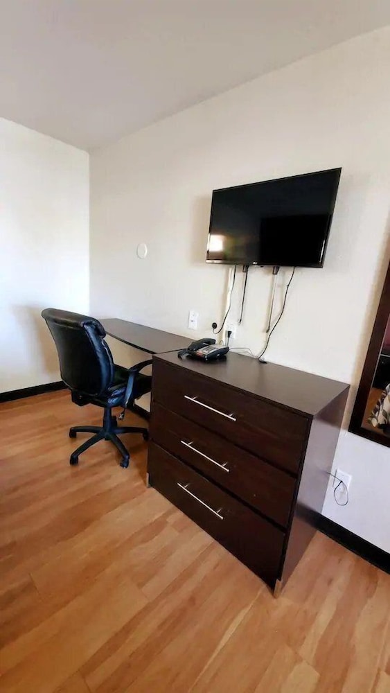 Superior Room, 1 King Bed, Non Smoking photo 2