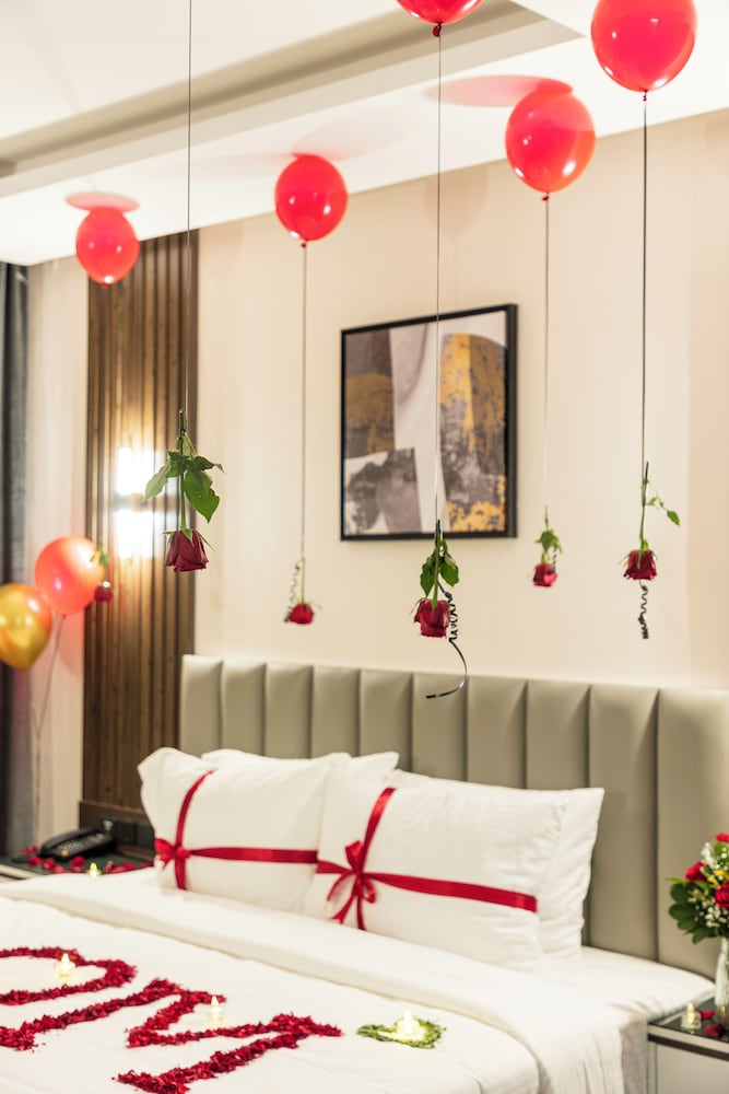 Honeymoon Suite photo 2