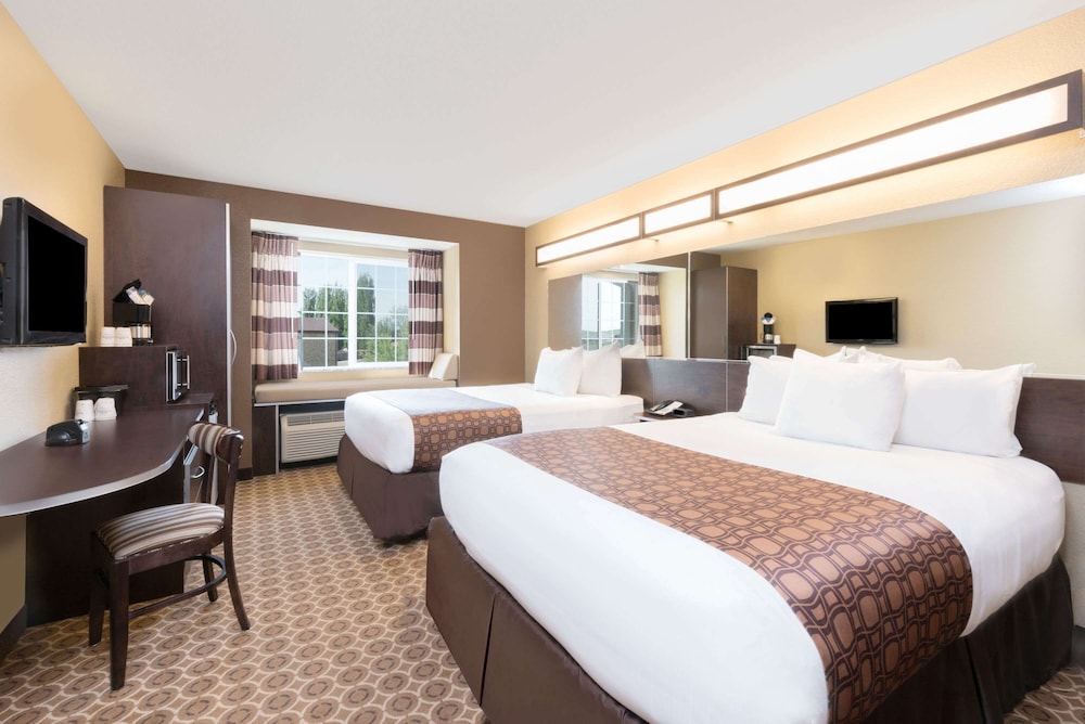 Standard Room, 2 Queen Beds - Photo 1