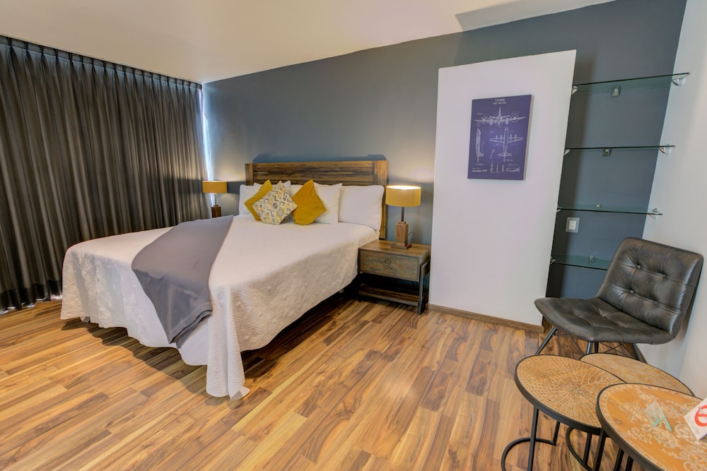 Luxury Room, 1 King Bed, Terrace photo 3