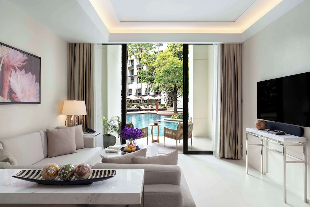 Duplex Cabana Room with Direct Pool Access ( Executive Lounge Benefit ) thumbnail 6