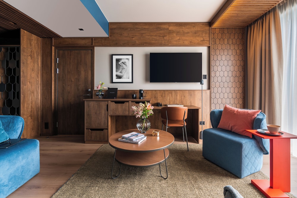 Superior Suite - Photo 3