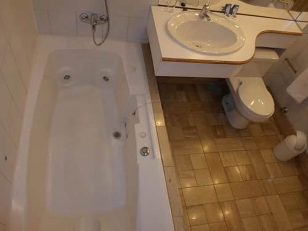 Standard Triple Room, 3 Twin Beds photo 3
