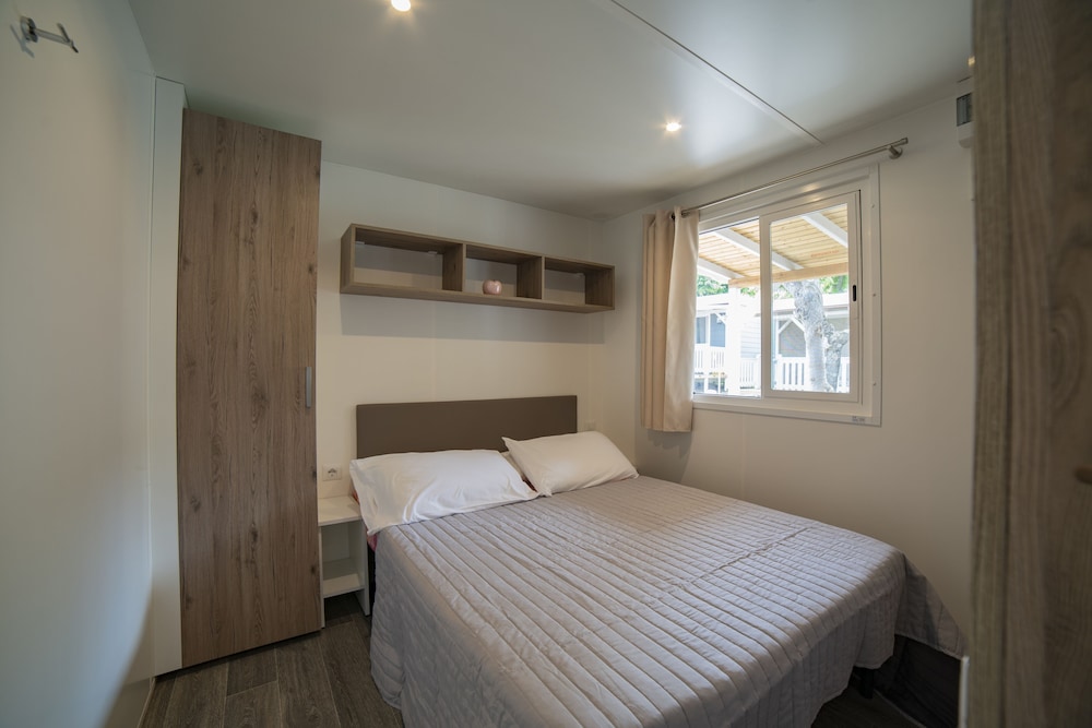 Standard Mobile Home photo 2
