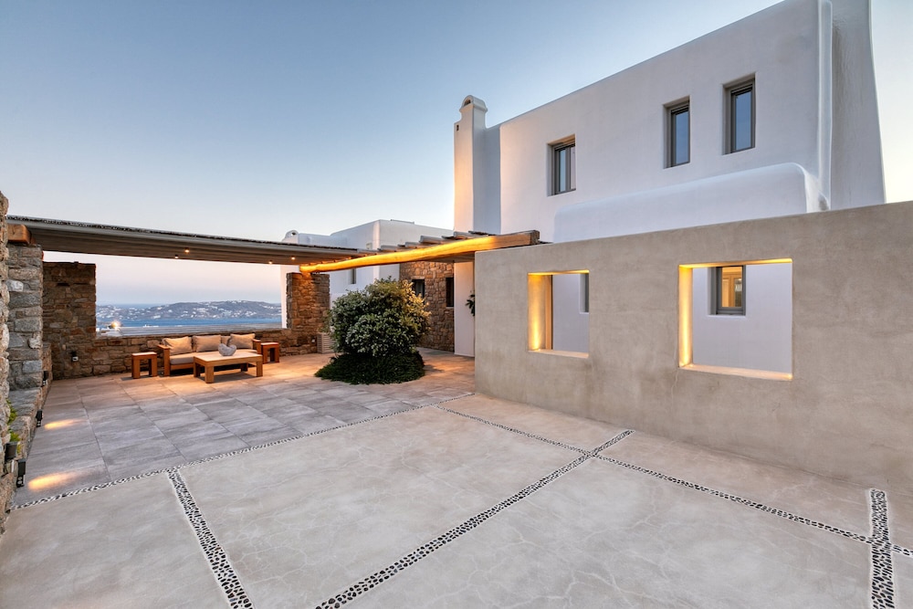 Exclusive Villa, 4 Bedrooms, Sea View (M One) - Photo 17