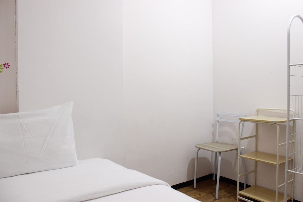 Room - Photo 8