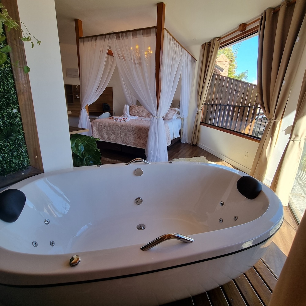 Luxury Double Room, 1 Queen Bed, Jetted Tub, Mountain View