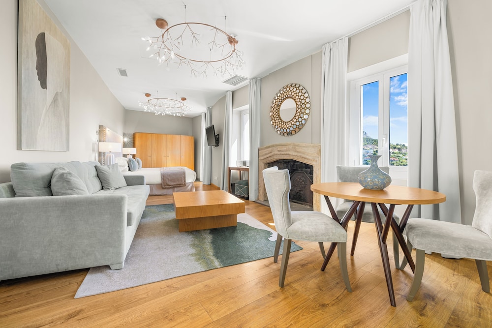 Chambre Double Supérieure, vue partielle sur la mer Chambre Double Supérieure, vue partielle sur la mer