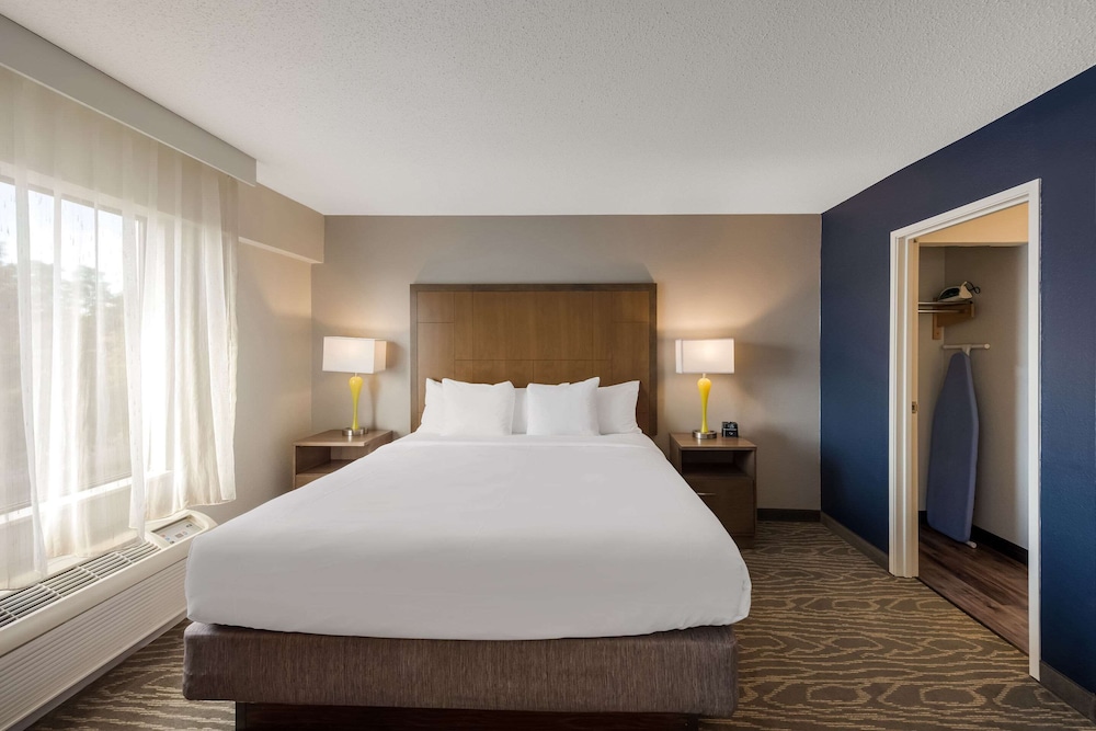 Suite, Multiple Beds, Non Smoking photo 2