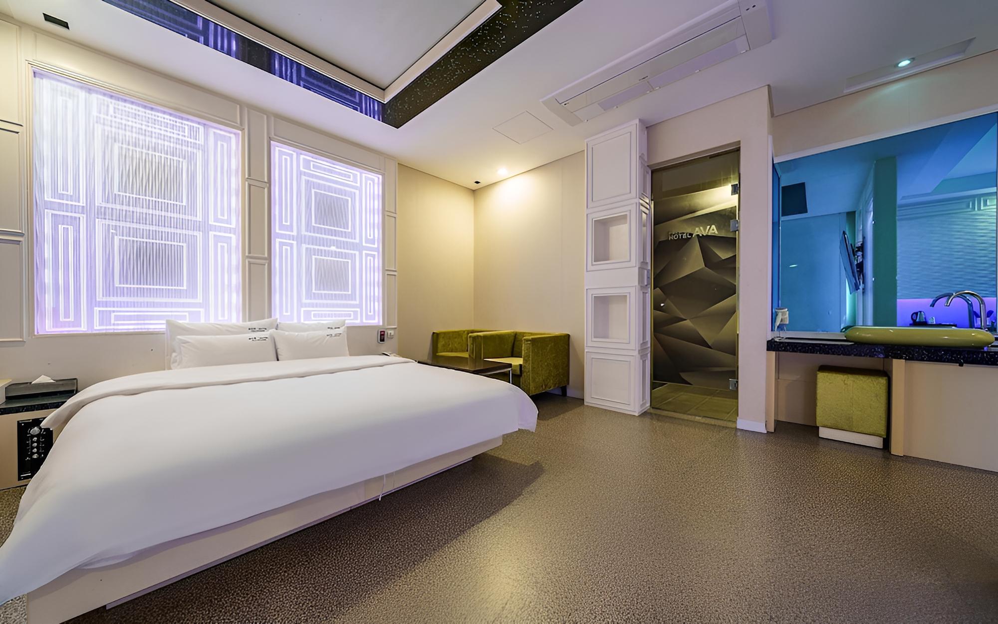 Room (Sky Room (Free use of Netflix)) - Photo 18