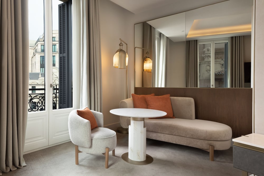 Premium Room, 1 King Bed, Non Smoking, City View (Corner)