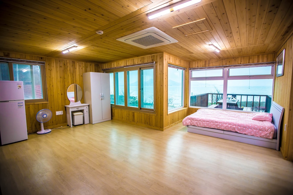 Sunset Room photo 3