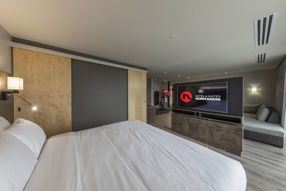 Deluxe Studio Suite, Balcony photo 2