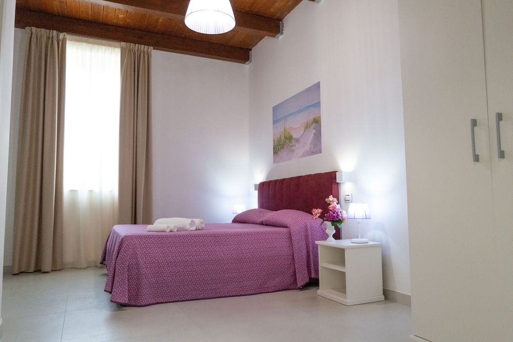 Standard Double or Twin Room, 6 Bedrooms photo 3