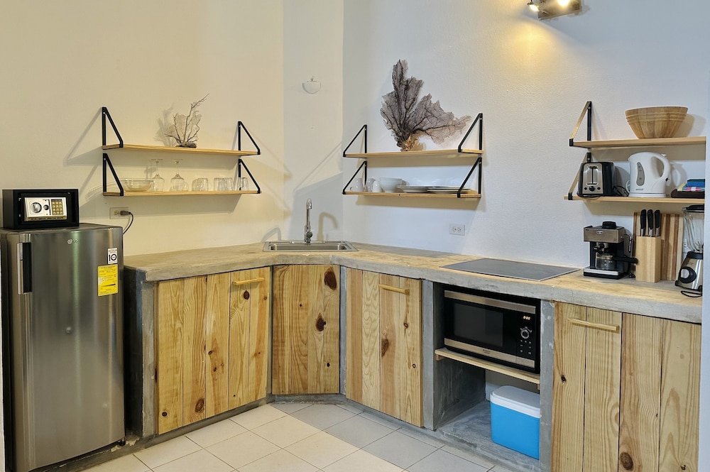 Comfort Studio, 1 Bedroom, Kitchen, Pool View photo 2
