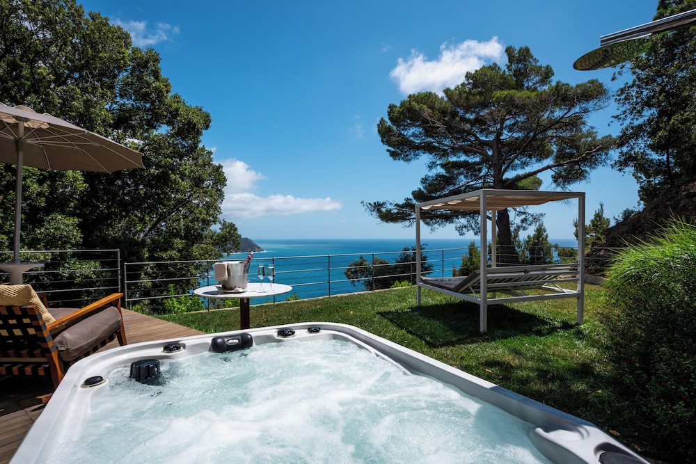 Luxury Cottage, Hot Tub (COTS) photo 1