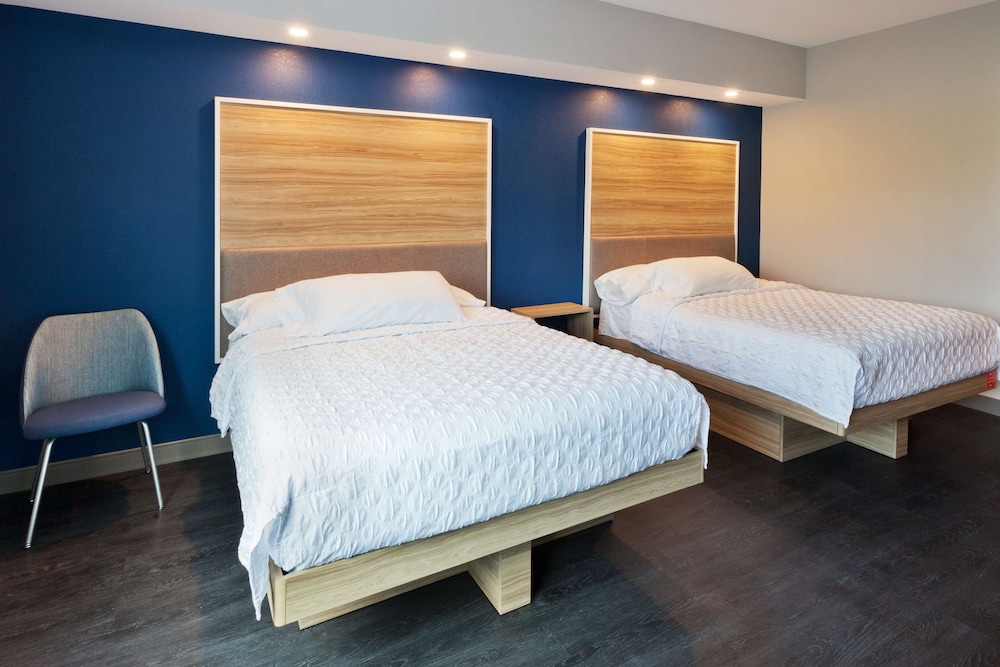 Room, 2 Queen Beds, Accessible (Hearing) photo 1