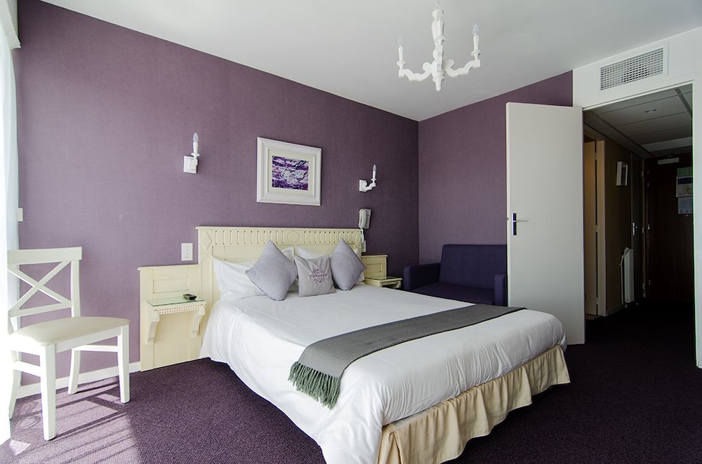 Standard Double Room - Photo 12