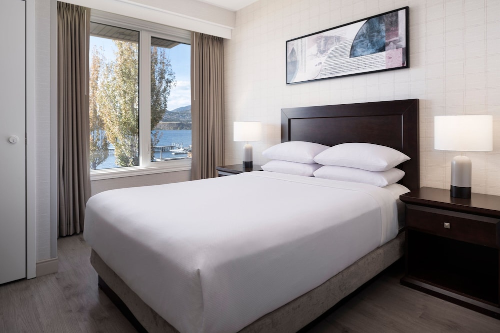 Grand Room, 2 Bedrooms, Lake View (Balcony) - Photo 3