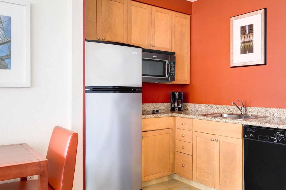 Suite, 1 Bedroom - Photo 5