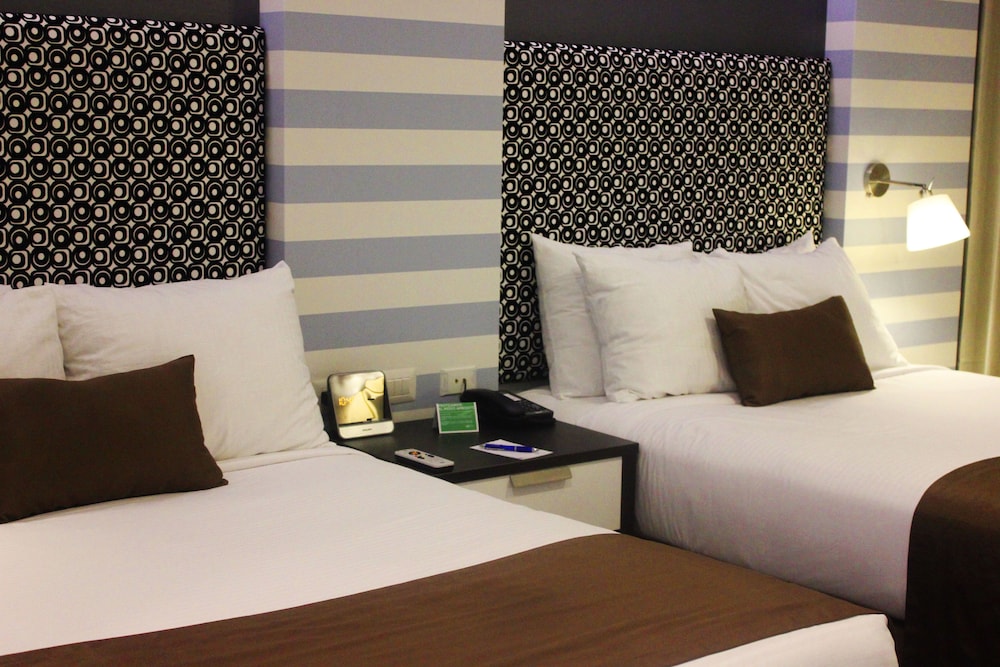 Suite, 2 Double Beds photo 1