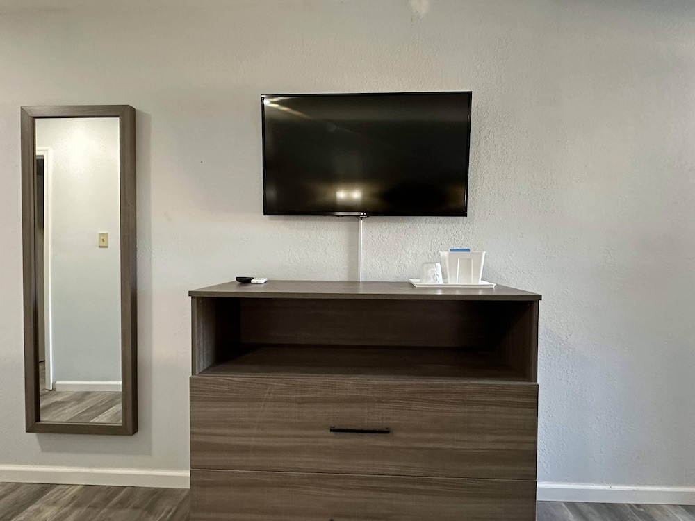 Room, 1 Queen Bed, Accessible, Non Smoking - Photo 3