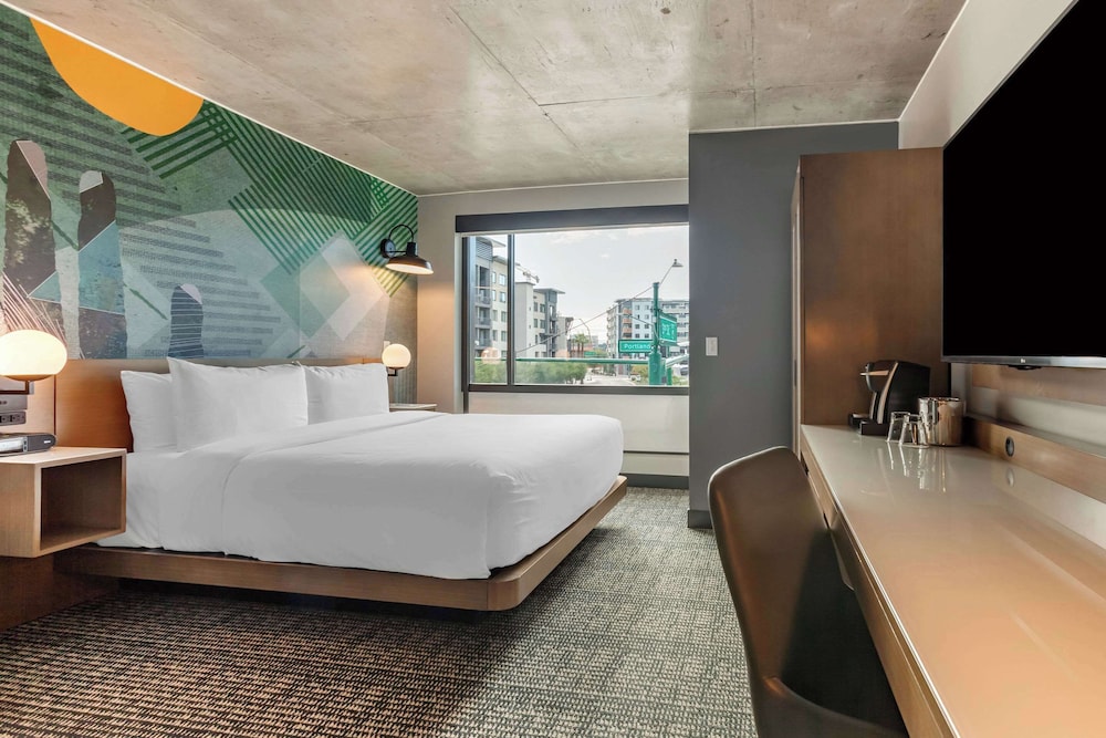 Suite, 1 King Bed, Non Smoking - Photo 2
