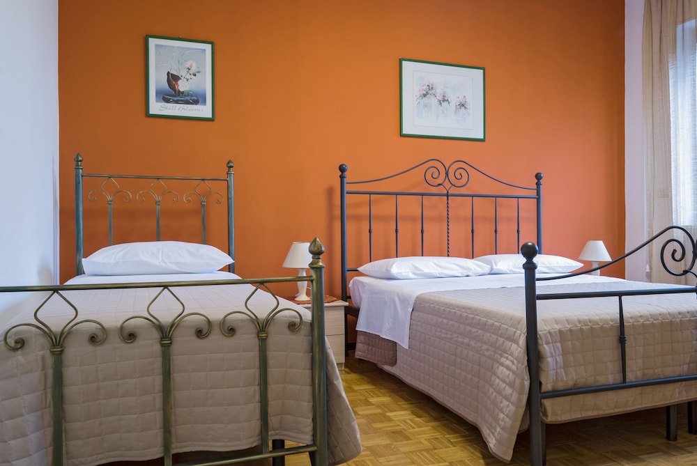 Comfort Triple Room, Bathtub, Courtyard Area