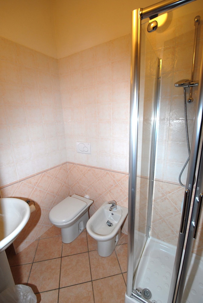 Economy Double Room photo 2