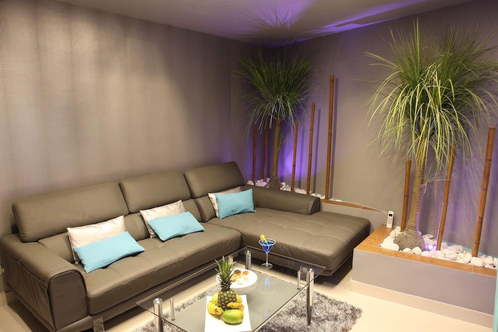 Suite (Levitation) photo 2