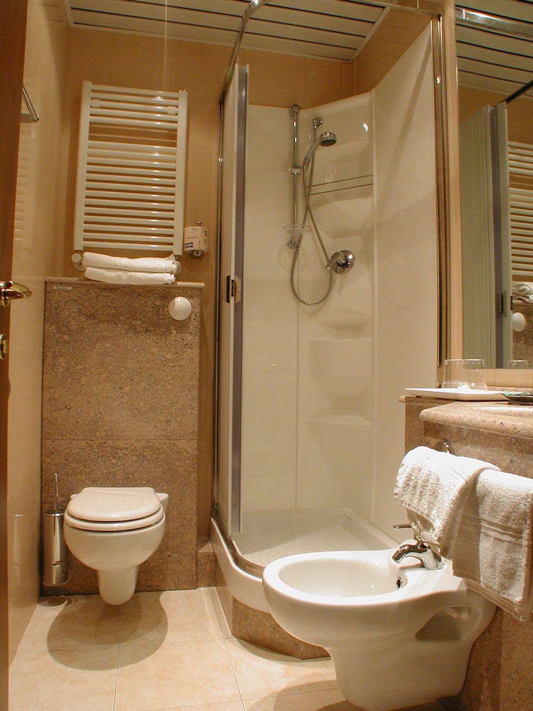 Economy Double or Twin Room, Lagoon View photo 3
