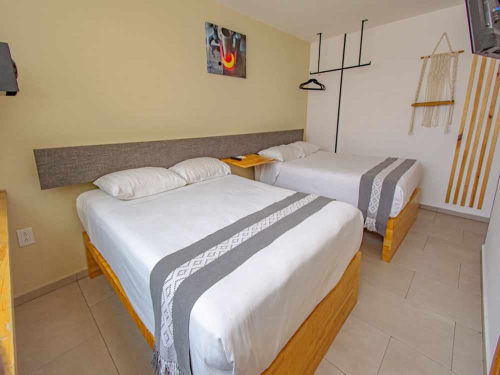 Standard Room, 2 Double Beds - Photo 9