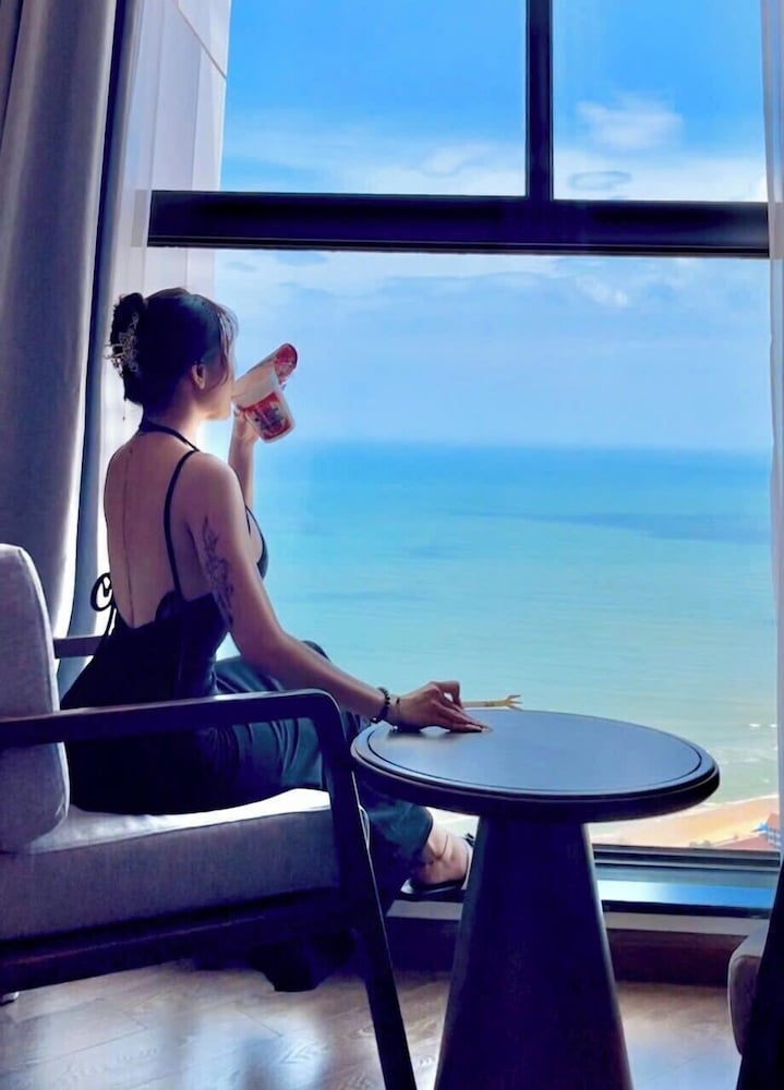 Luxury Single Room, 1 King Bed, Beach View, Sea Facing