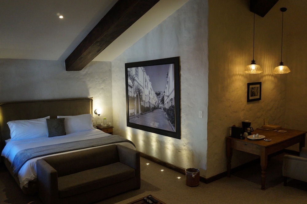 Deluxe Suite, Jetted Tub