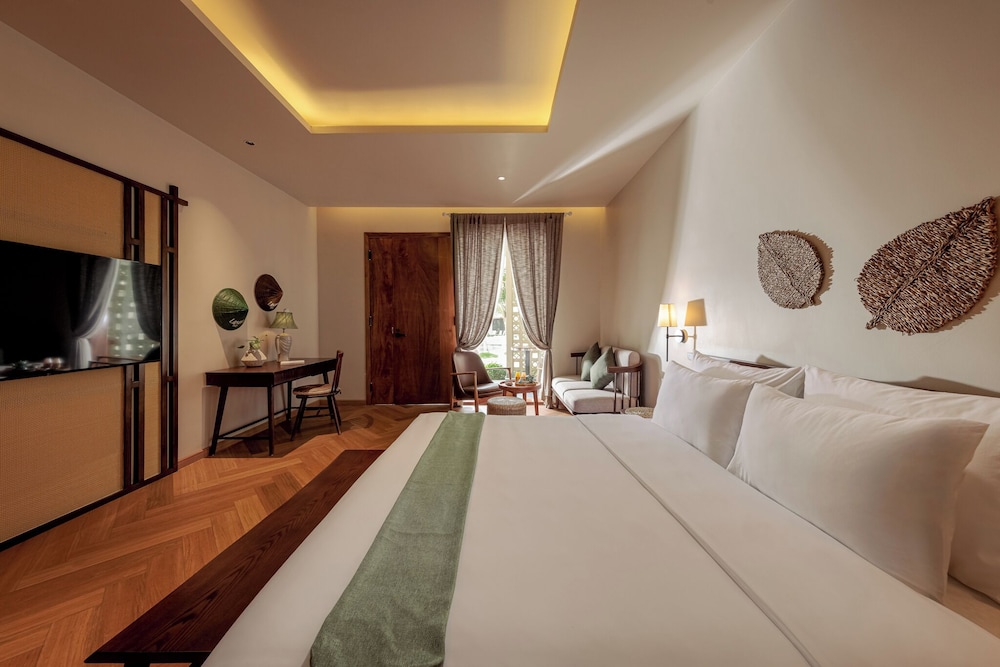 Deluxe Double Room, Bathtub, Garden View