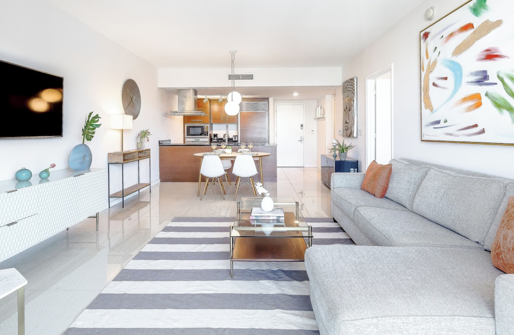 Boutique Apart, 1 King & Sofa Bed, Sauna, River/City Views, Balcony4607 thumbnail 5