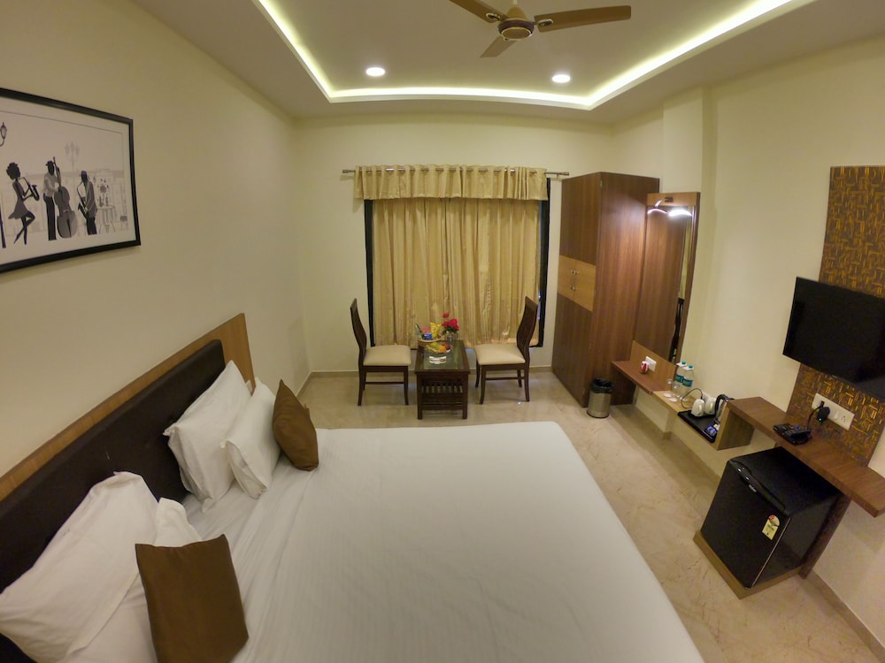 SUPERIOR DELUXE ROOM - Photo 1