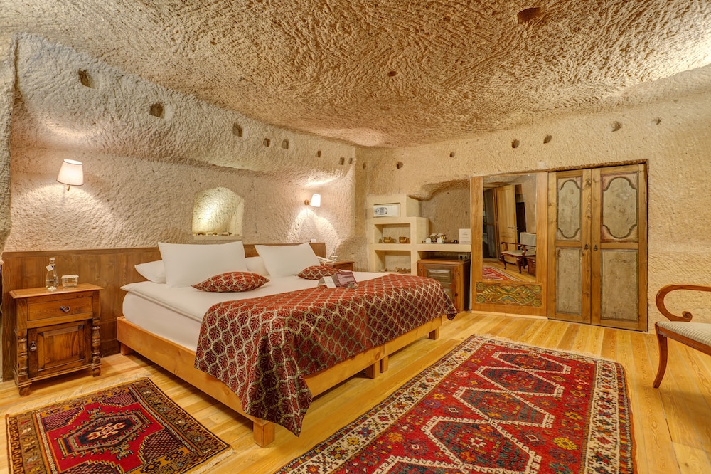 Deluxe Cave Room - Photo 1