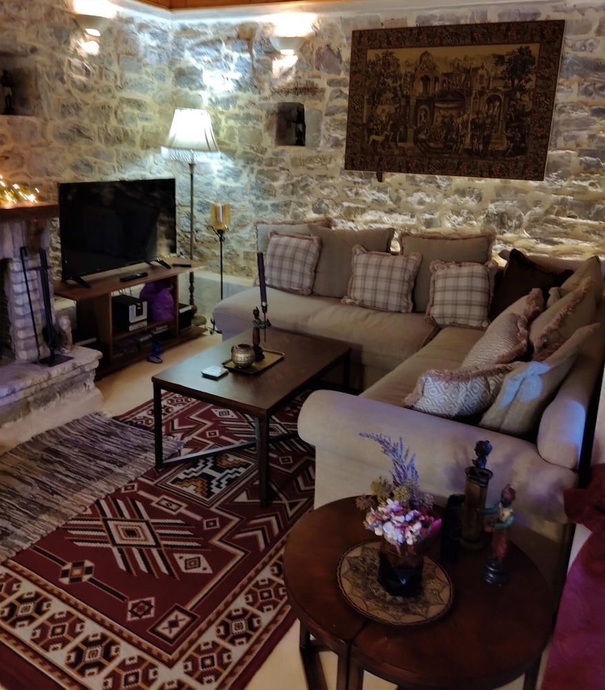 Villa, Smoking photo 1