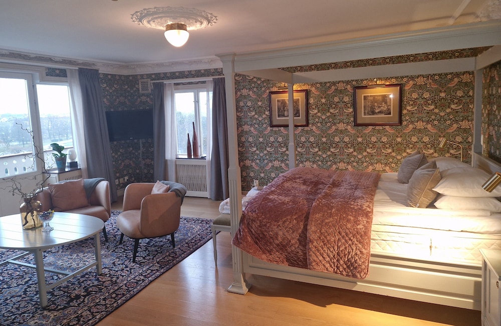 Studio Suite, Jetted Tub, City View photo 1