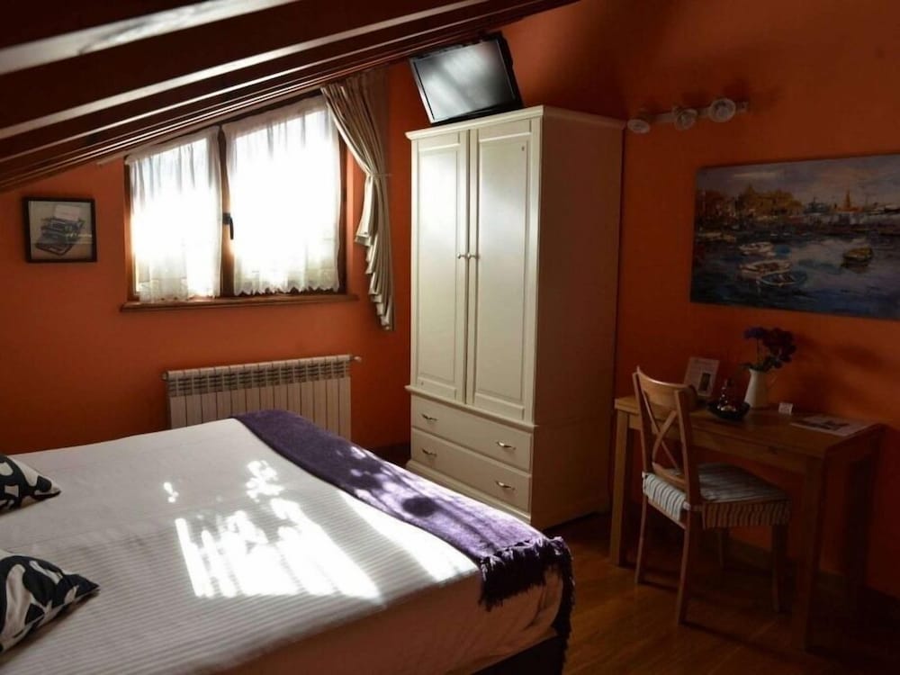Double or Twin Room, Ensuite (h 3) photo 3