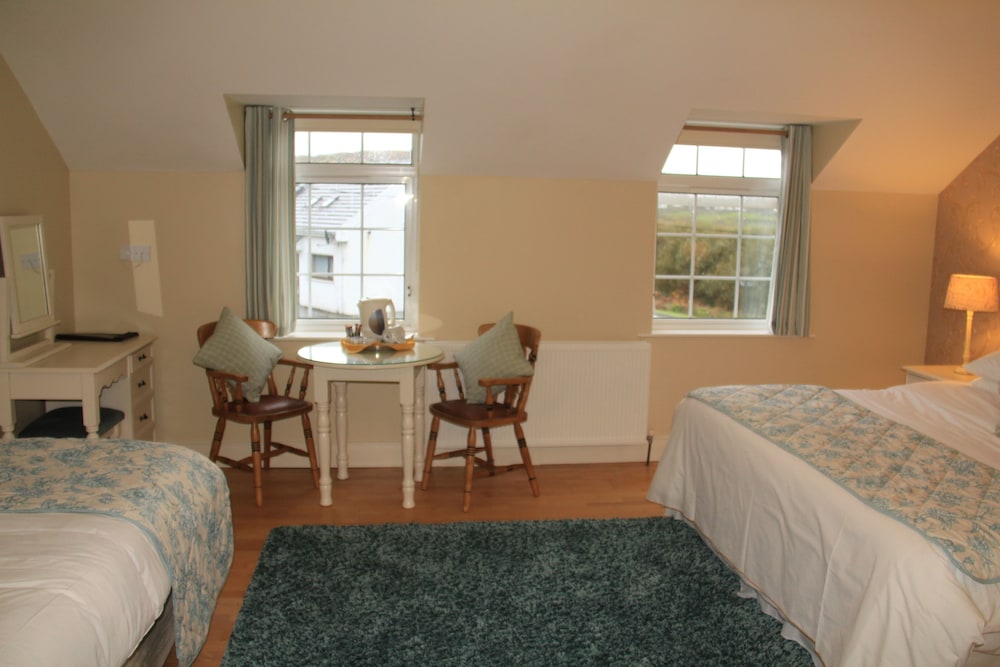 Family Room photo 3