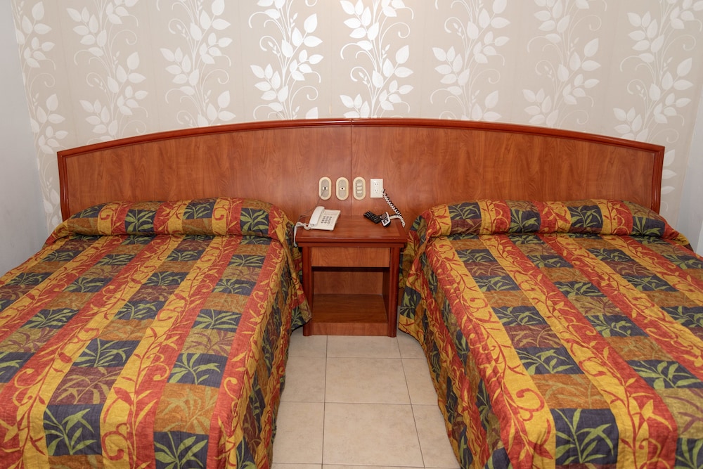 Standard Room, 2 Queen Beds photo 1