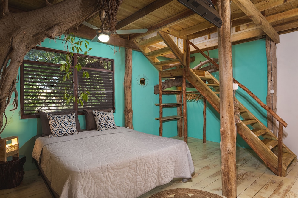 Romantic Tree House photo 1