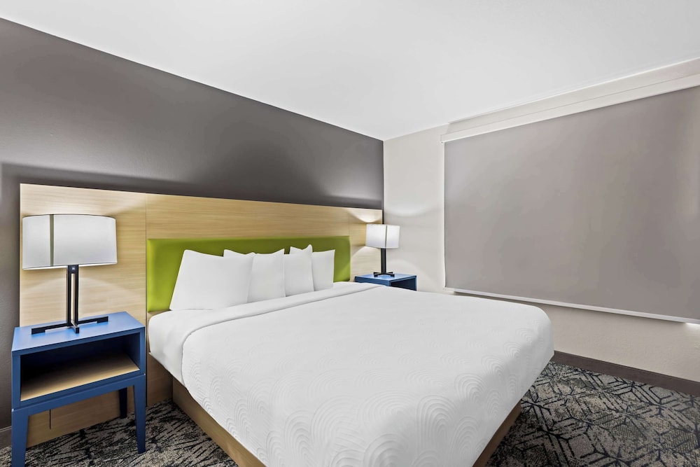 Suite, Multiple Beds, Non Smoking - Photo 5